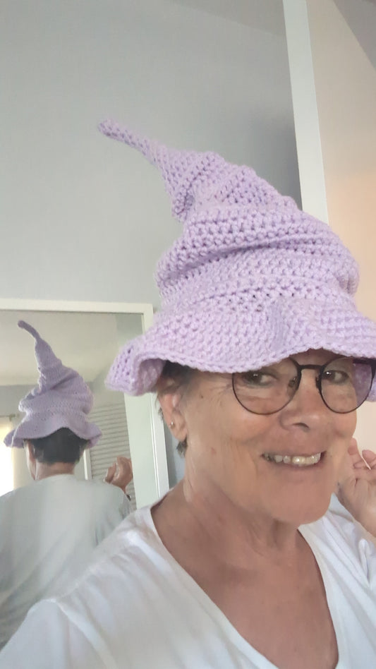 Lilac pointed hat