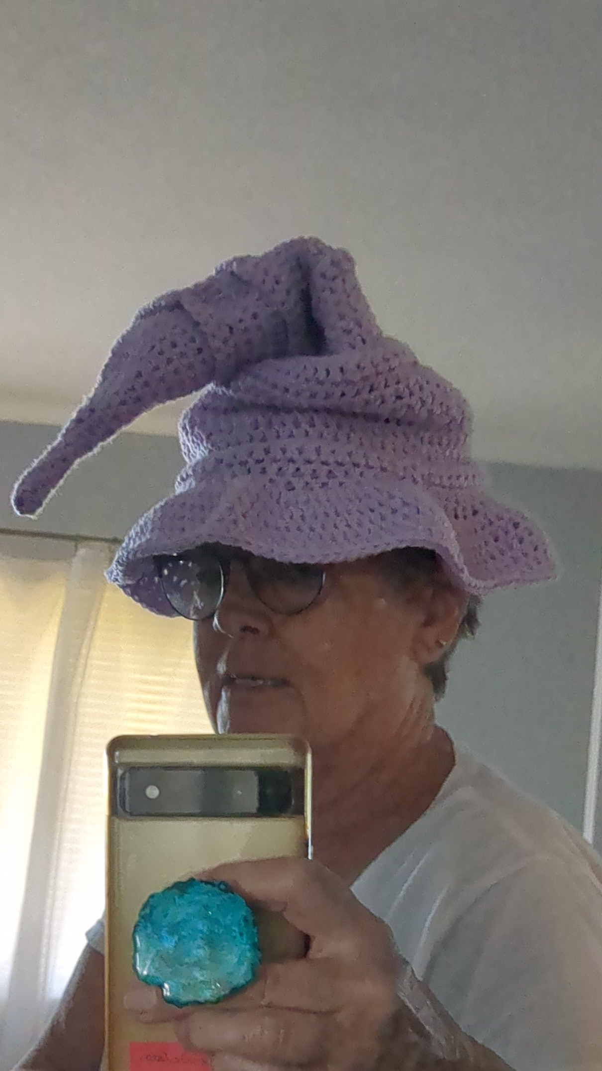 Lilac pointed hat