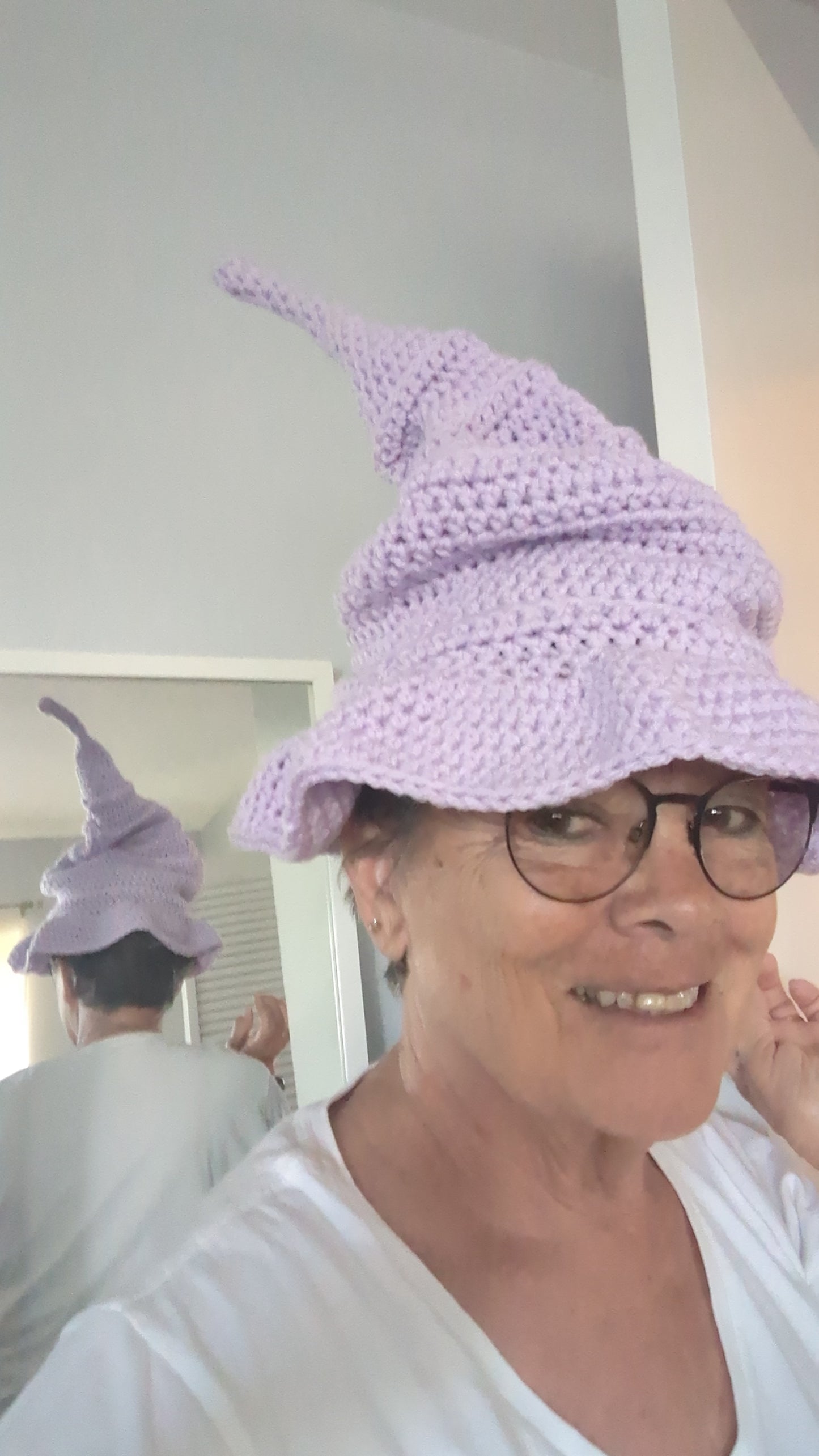 Lilac pointed hat